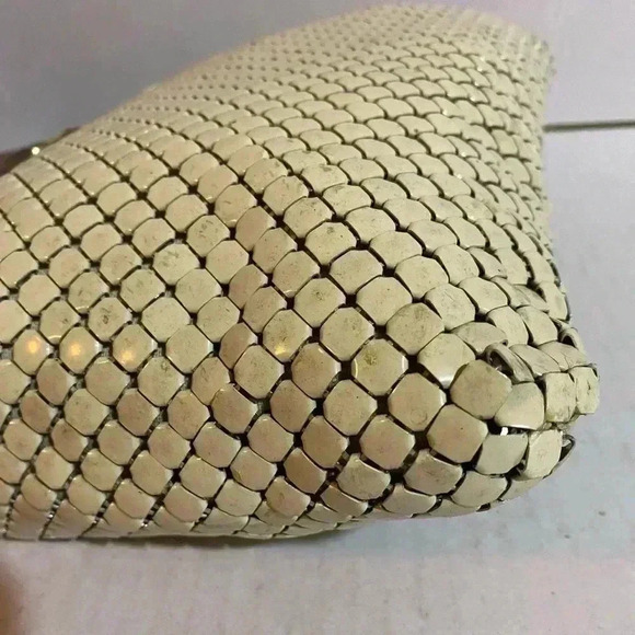 Whiting & Davis vintage beige metal handle handbag - Picture 5 of 10